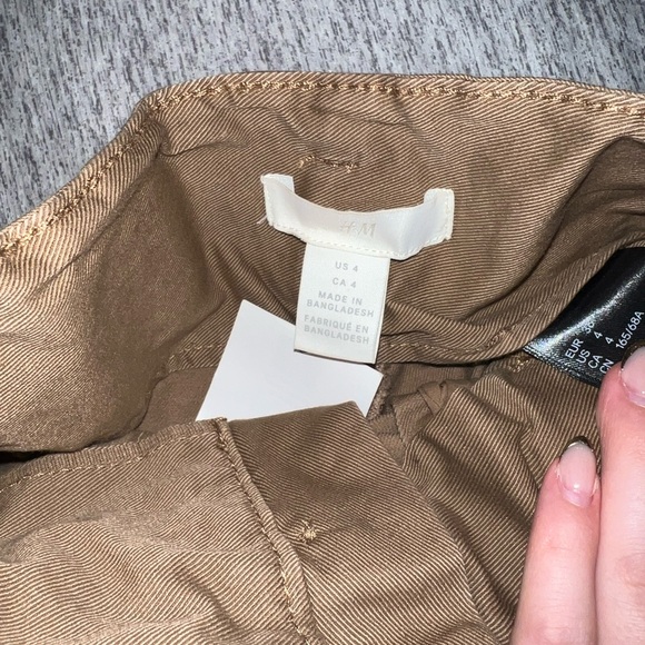 H&M women’s  Brown Chinos with Belt - Picture 3 of 4